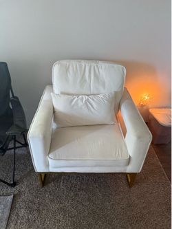 White comfy velvet chair