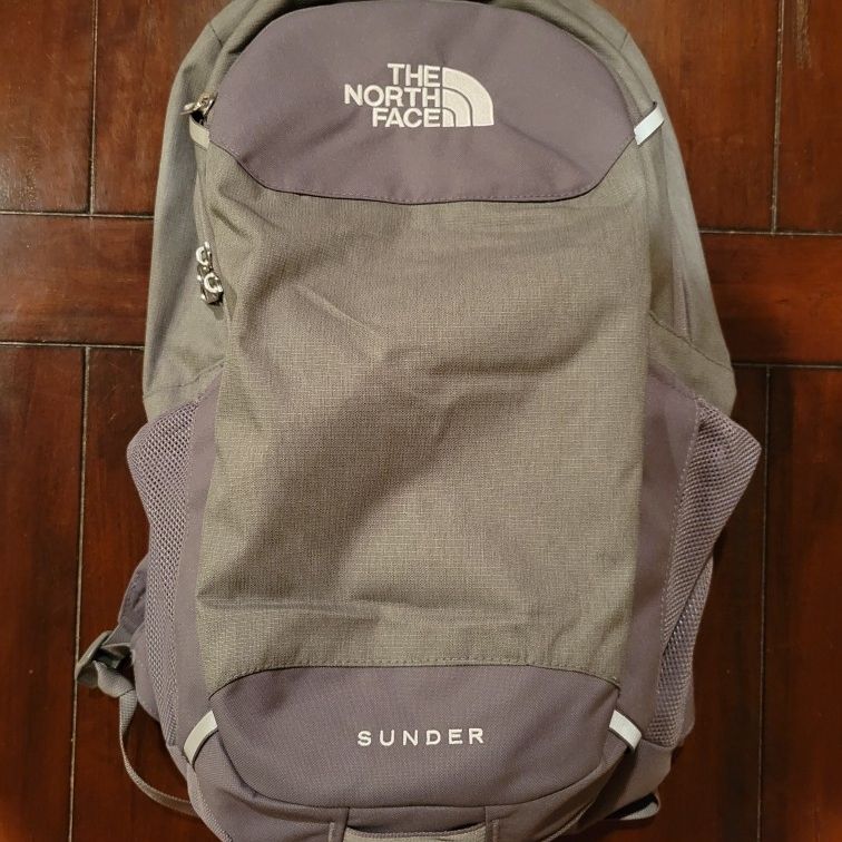 north face backpack sunder THE Men's Backpack, Heather Smoke Grey/Smoke Pearl, One Size Fashion whether for daily professional life or weekend adventures The North Face Sunder Backpack