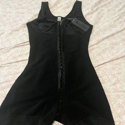 Yianna fajas shapewear for women control medium Retailed at $59.99.  New with tags. As is. No returns make me an offer I can’t refuse. Please feel fre