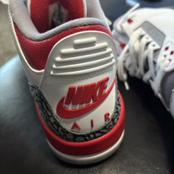 Air Jordan 3 Fire Red Size 9.5