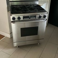 Dacor Gas Range 