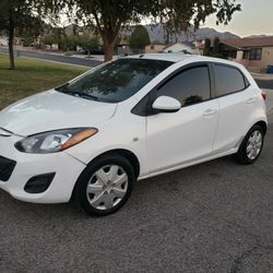 2012 MAZDA 2