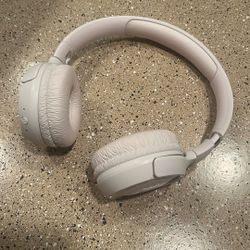 JBL Beats with A Charger 