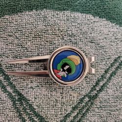 DIVOT TOOL WITH MAGNETIC BALL MARKER