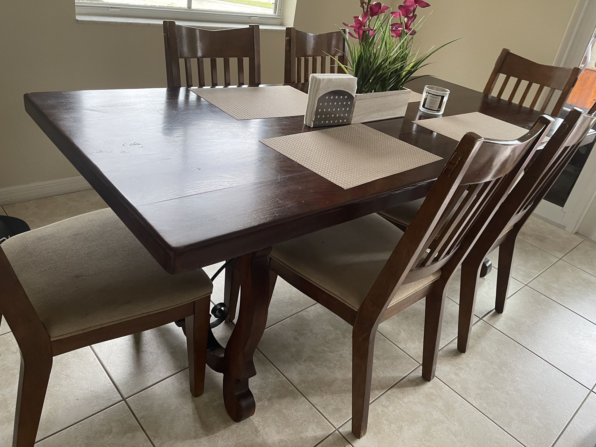 Juego De Comedor Completo for Sale in Miami, FL - OfferUp