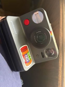 polaroid now camera