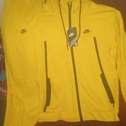 Brand New Medium Nike Techs Outfits W Tag's 