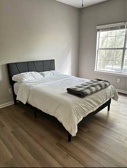 Queen Bed Set ( Mattress , Dresser & Bedframe )