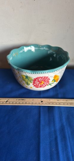 Pioneer woman ceramic bowl
