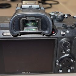 NewA7iii-MirrorlessDigitalBlack