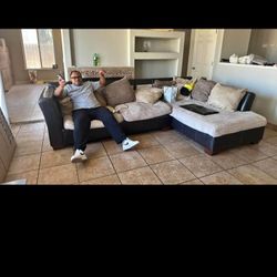 🚛 free Delivery 🚛 Tan And Black Sectional