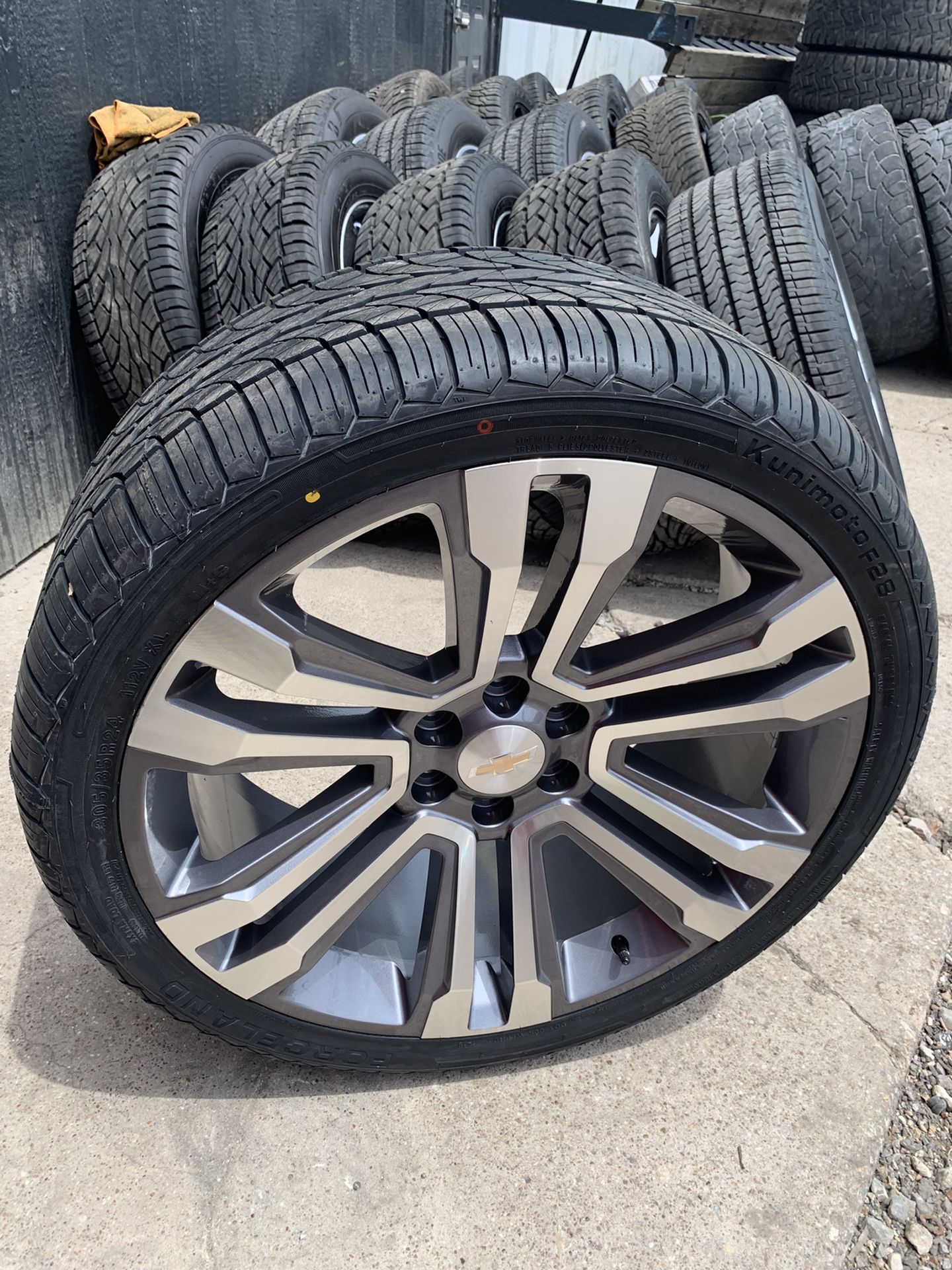 New 22” Chevy GMC Rims And Tires 22 Denali Chevrolet Wheels Rines con llantas Chevrolet Silverado Tahoe Avalanche GM Sierra Yukon suburban Denali Cadi