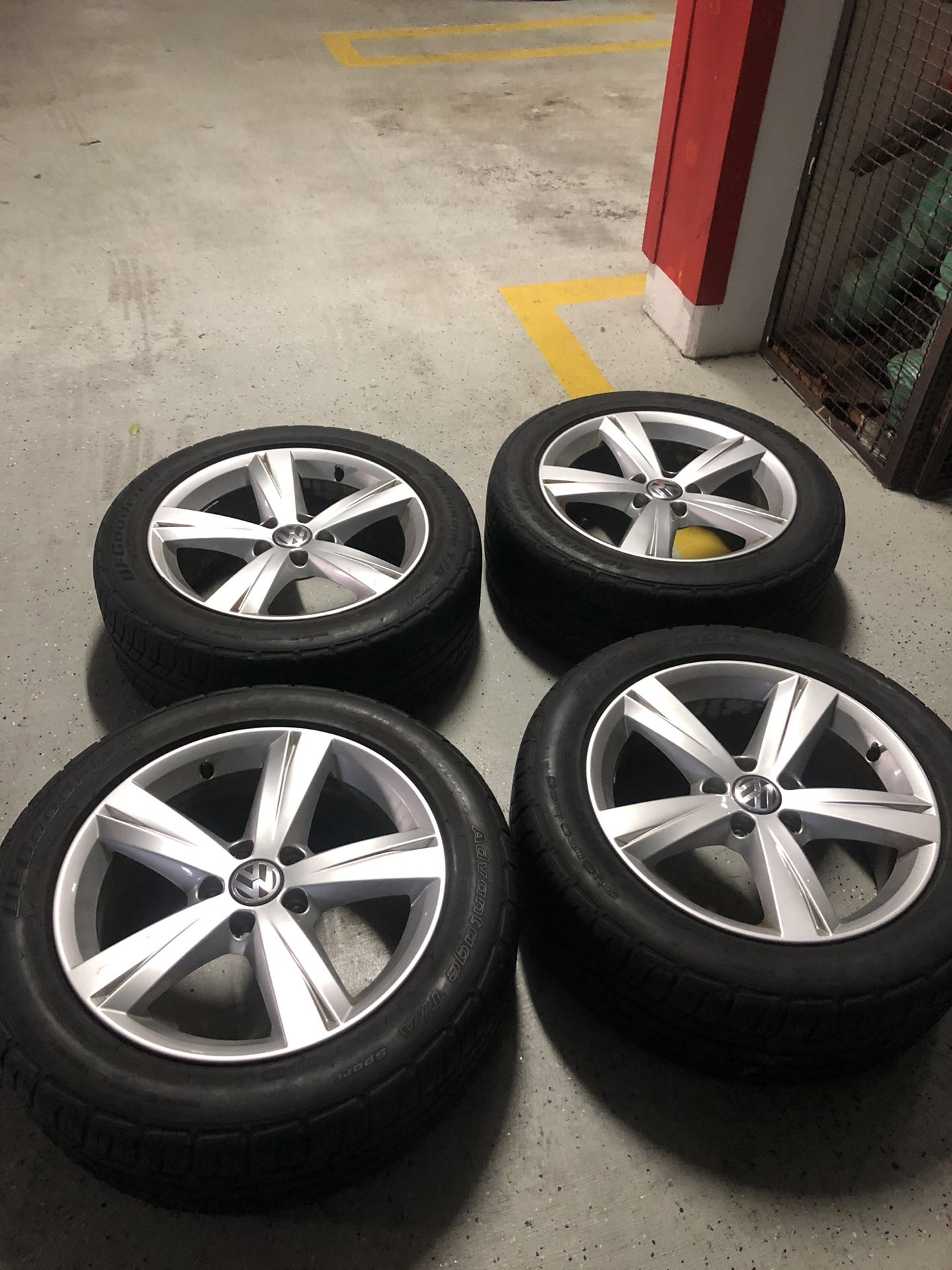 Oem 17 inch VW Passat wheels and tires for Sale in Miami Beach, FL