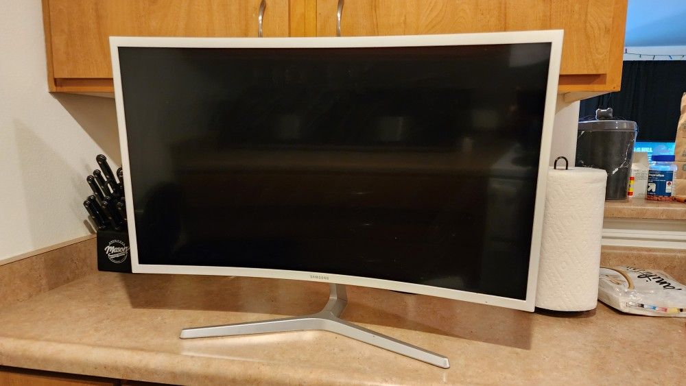 Samsung 32" Curved Monitor