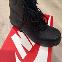 Nike Black Boots size 7Y