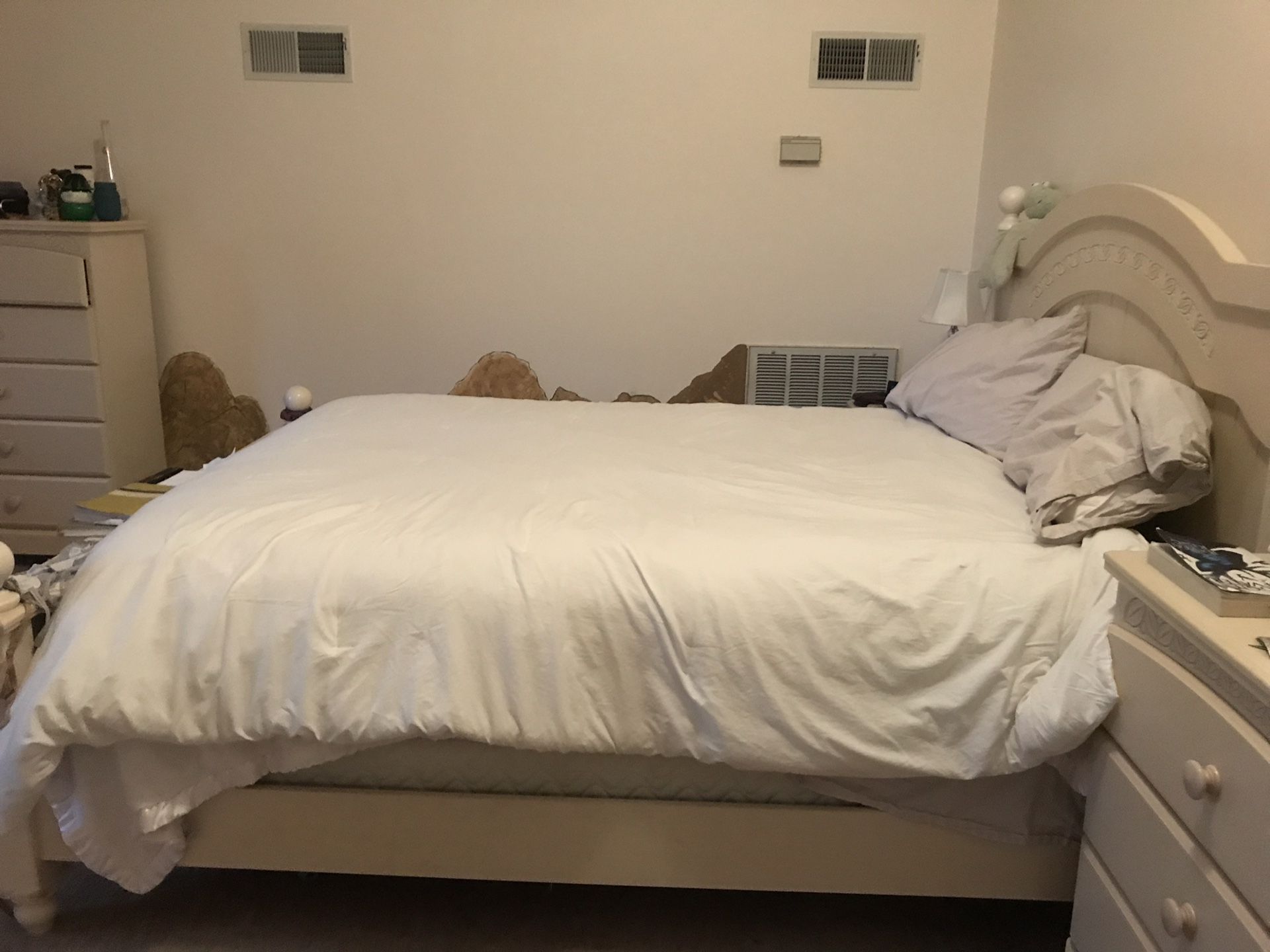 Full Bedroom Set including queen bed