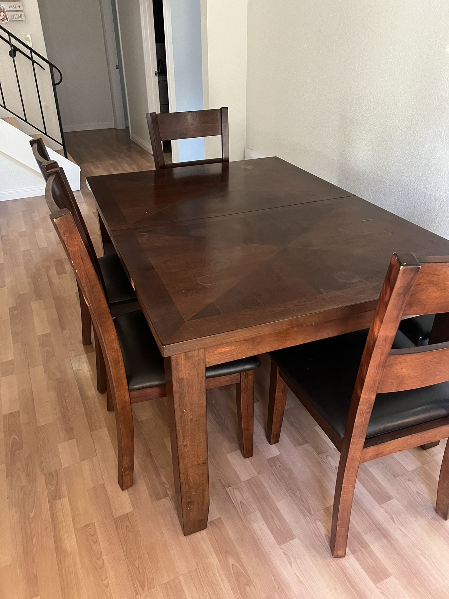 Extendable Solid wood Dining Table 