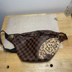 SprayGround Crossbody bag/Sling bag for Sale in Cleveland, OH - OfferUp