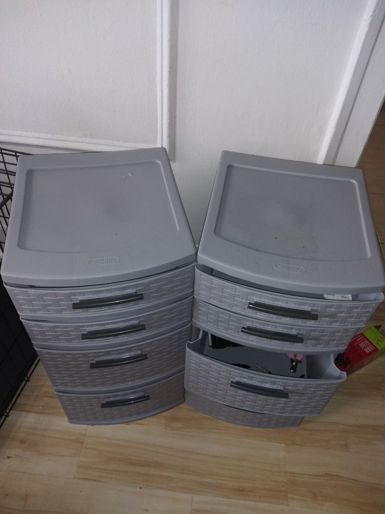 3 plastic drawers