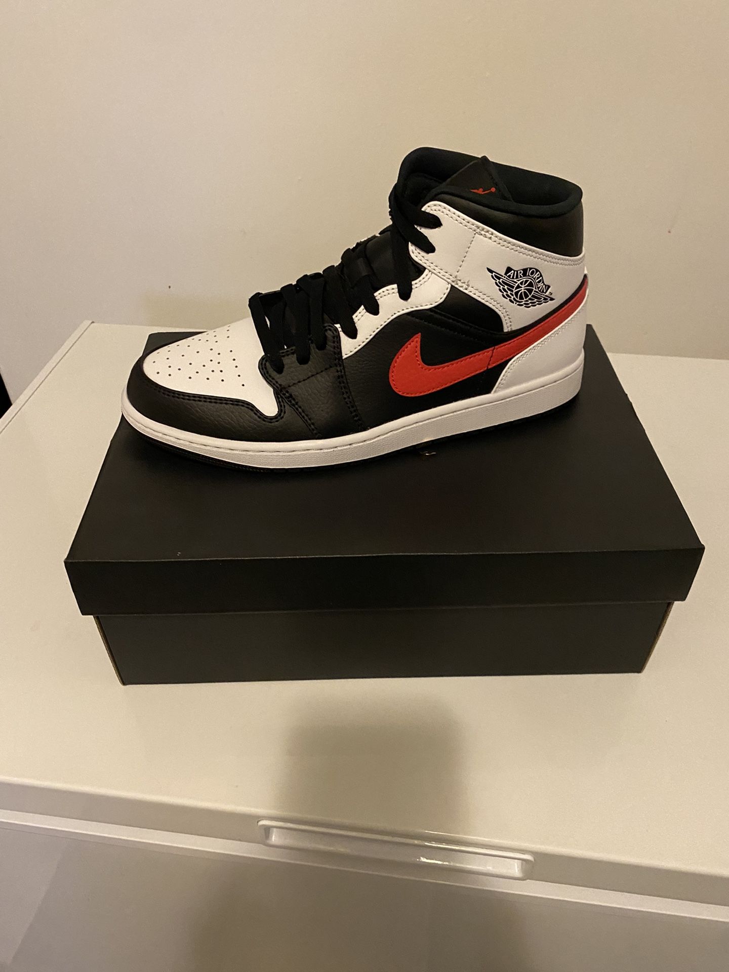 Jordan 1 Mid Men's shoes