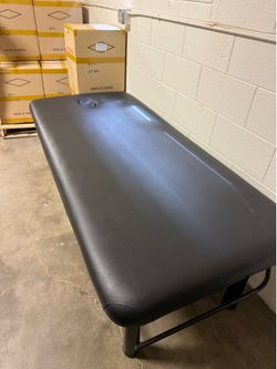 Massage treatment table