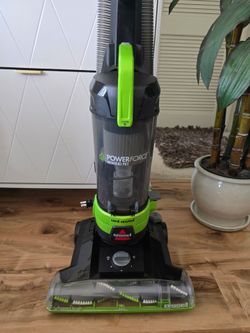 Vacuum Cleaner Bissell Powerforce Rewind/ Almost New
