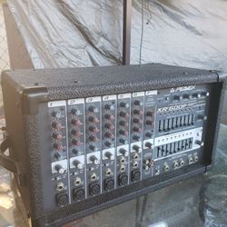 Aplificador PEAVEY Efectos ,Equializador Buenisima