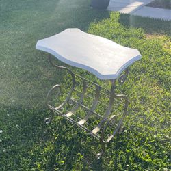 Magazine rack Table 