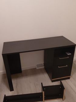 Black Desk