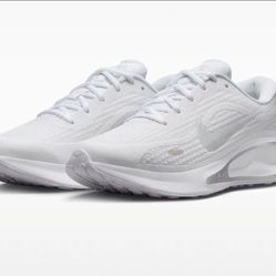 Nike Journey Run size 8
