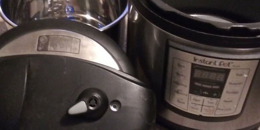 Instant pot IP LUX50 5 Quart 6 in 1 pressure cooker