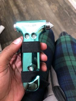 2-in-1 Car Emergency Glass Window Breaker & Seatbelt Cutter
