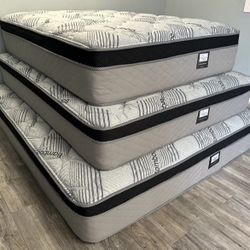 Queen Bamboo Plush Comfort Europillow Top 12inch Matres!!