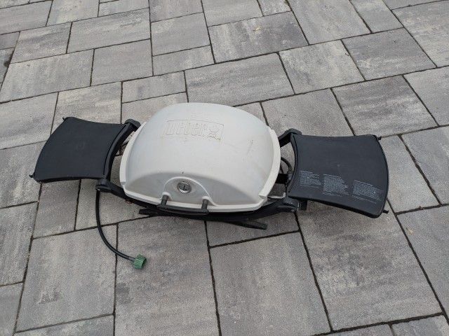 Weber Q1000 Portable Propane Grill