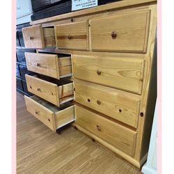 Dresser/ nine drawers dresser