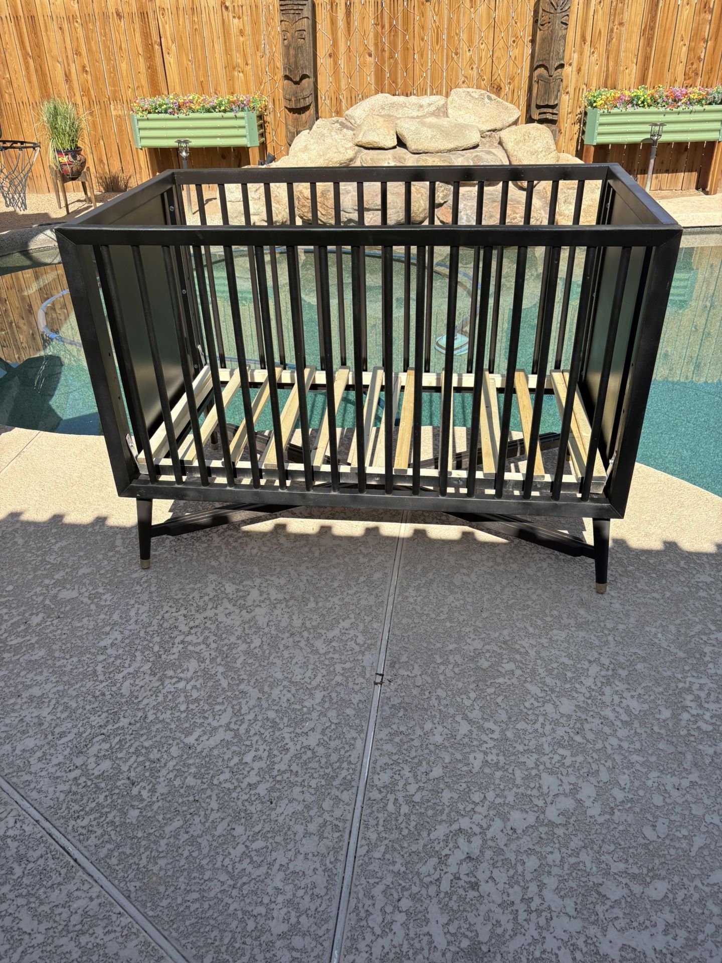 Baby Crib/Toddler Bed