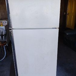 Kenmore 18 Cubic Foot Refrigerator 