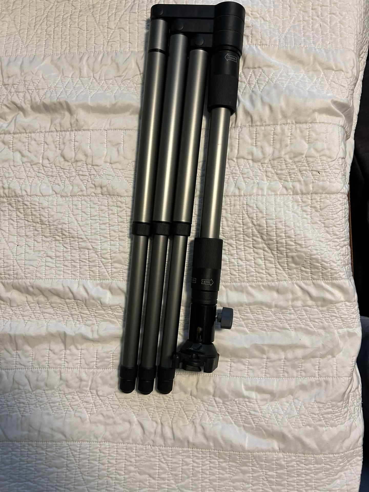 Cullmann 2722 Magic Tripod $100 (Lightly used)