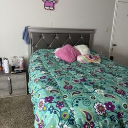 Two Different Bedroom Queen Size Bed Set