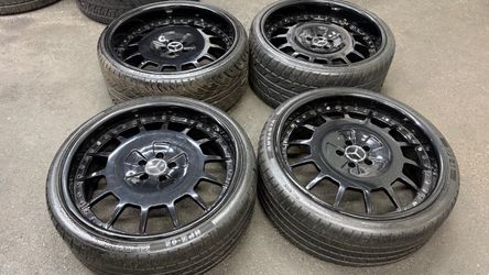 22 INCH FORGED 3pc STAGGERED RIMS AND TIRES 5x112
