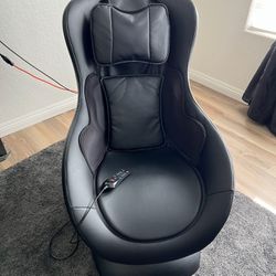 Massage chair Bobs Furniture - Works Excellent -Lightweight- Some Scratches/ See Photos- Great price! 