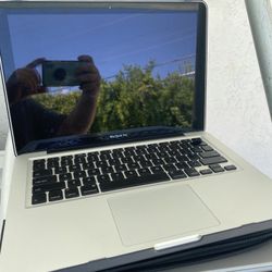 Old mac book pro For Parts No Hard Drive