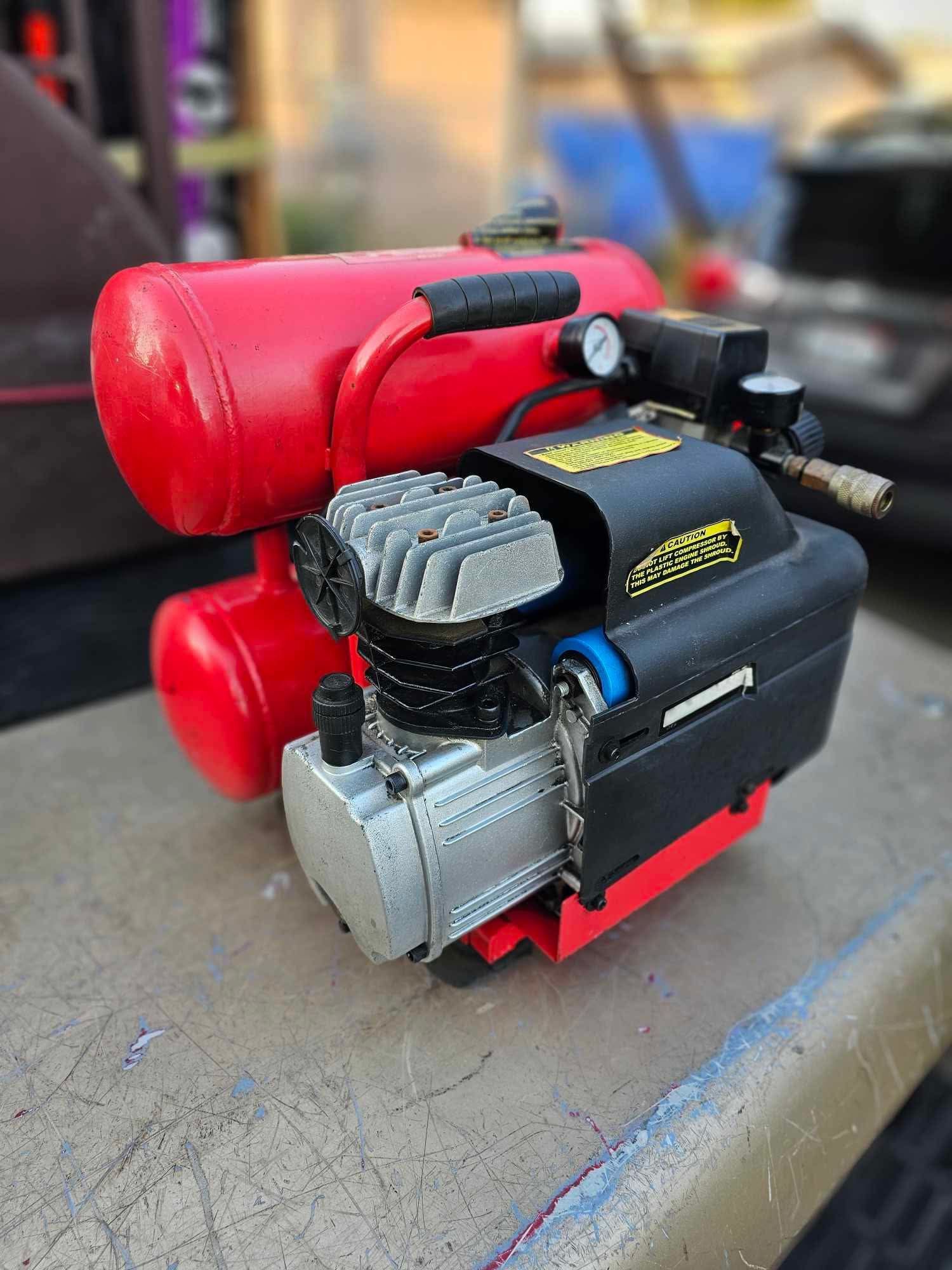 4 GAL AIR COMPRESSOR