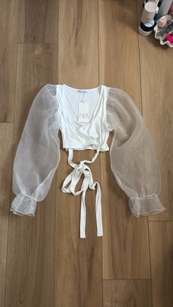 Women’s white Zara top