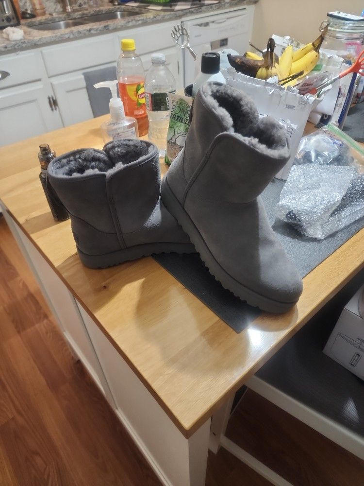 Grey Genuine UGGS. Size 6.5 Mint Condition