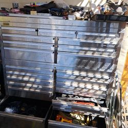 22 Drawer CSPS tool box on wheels Its loaded