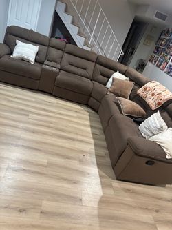 Brown Couch almost new very good condition!