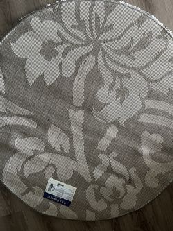 Decorative round rug