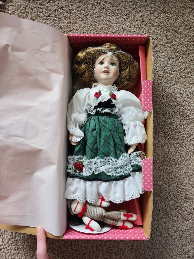Paradise Gallery, Treasury Collection (Emily)