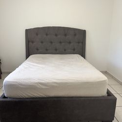 Cama Gris Oscuro Queen ( Solo Cama) No Incluye Matress